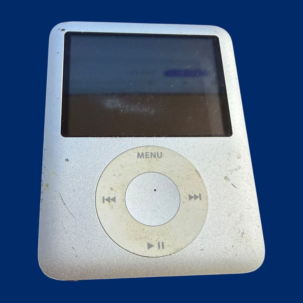 Apple iPod 4GB Silver Metal Back Click Wheel Heavily Scratched For parts or not